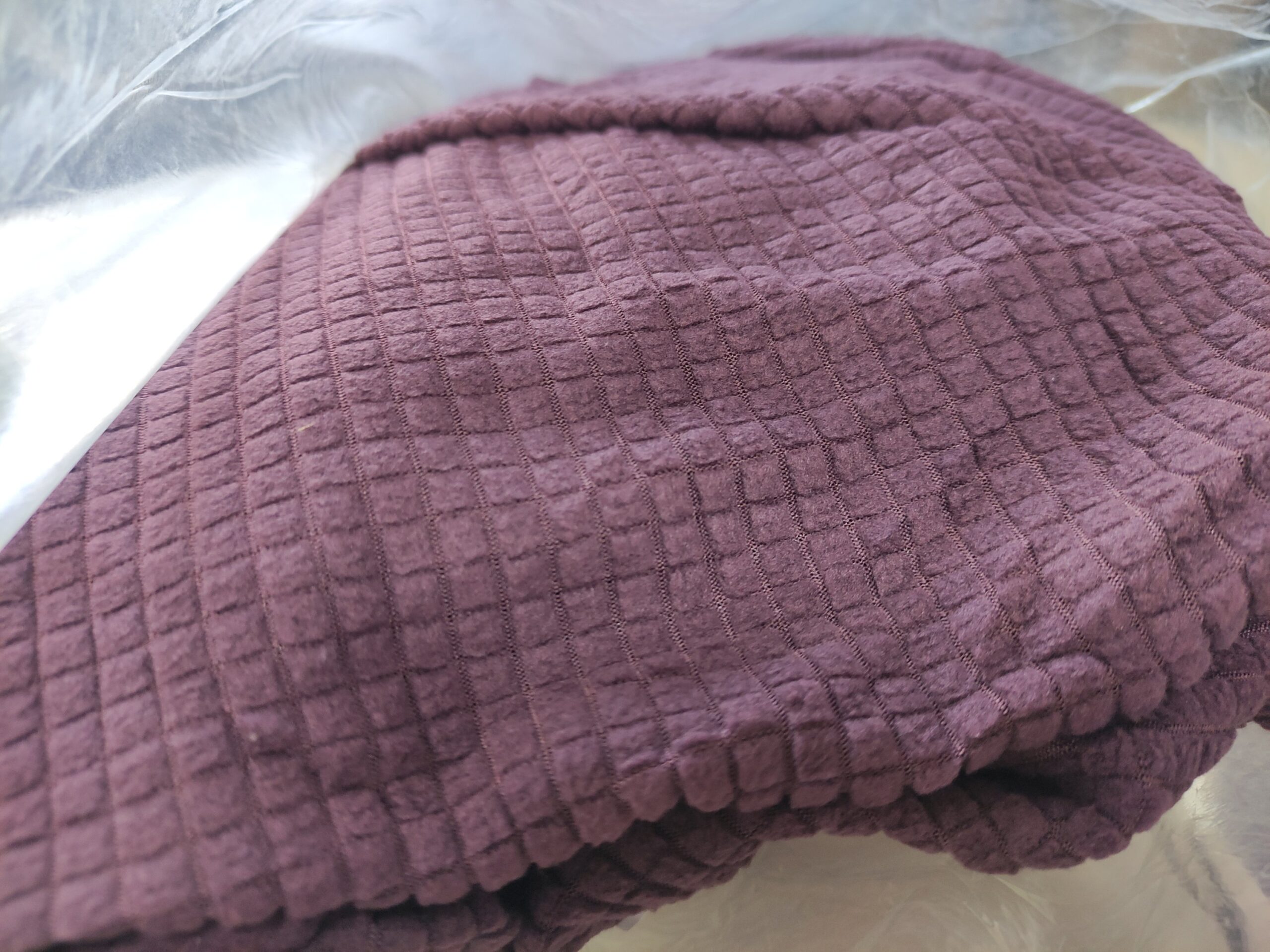 FUNDA CUBRE SILLON ELÁSTICA 3 CUERPOS VINO OSCURO - Imagen 3