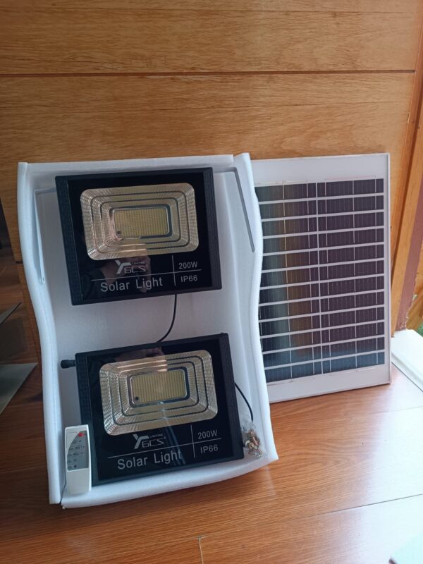 LAMPARA DOBLE CON PANEL SOLAR 200W